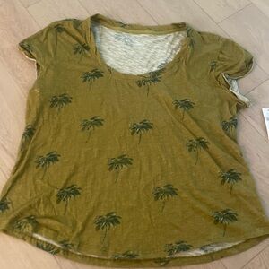 NWT Pilcro 100% cotton tropical tee Anthropologie. Nice wrinkle detail at neck